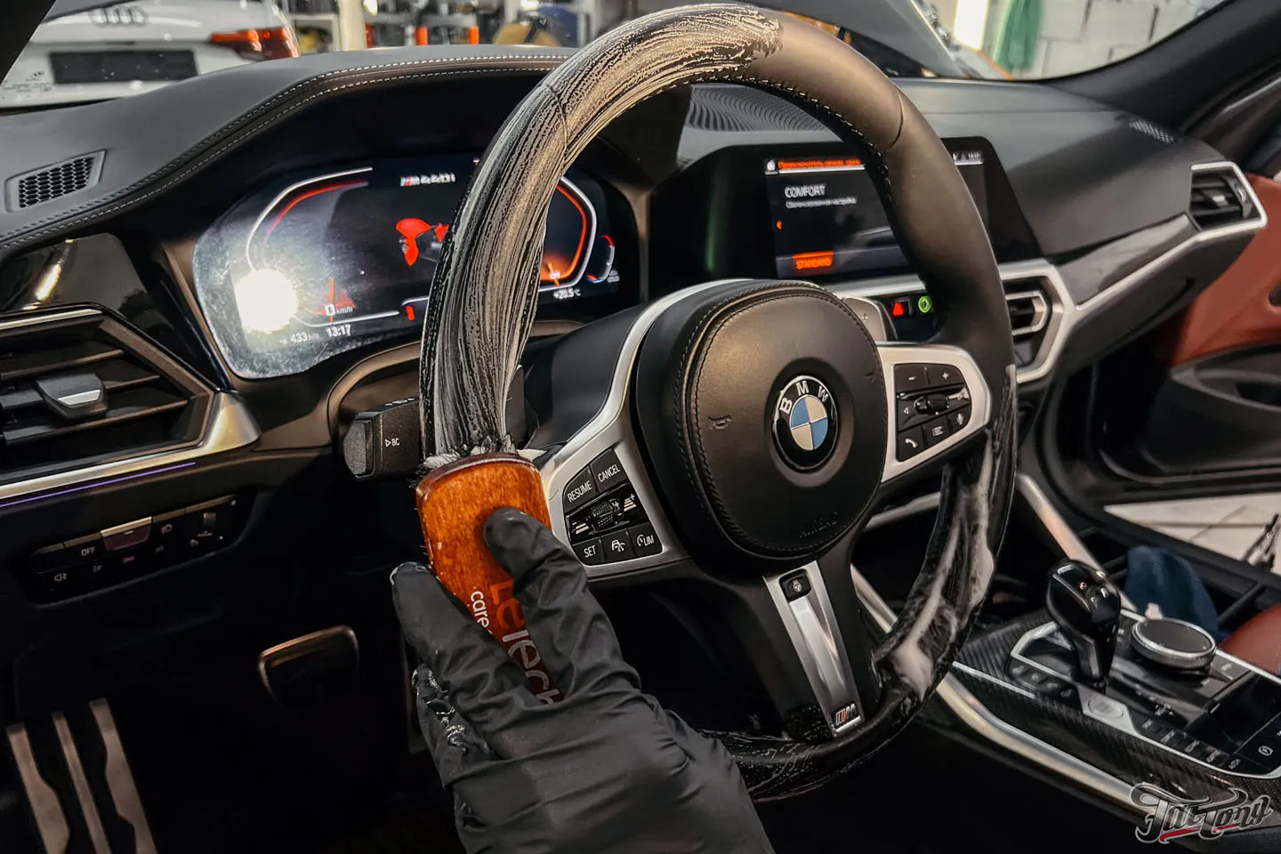 Преображение кабриолета BMW M440i, часть 2: перетяжка руля, новая выхлопная система, комплекс детейлинг-услуг